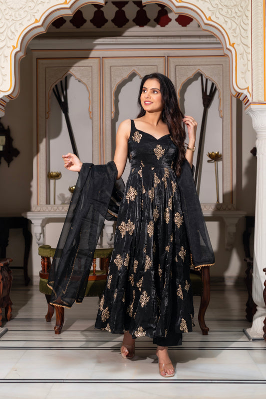 Dolna Suit Set